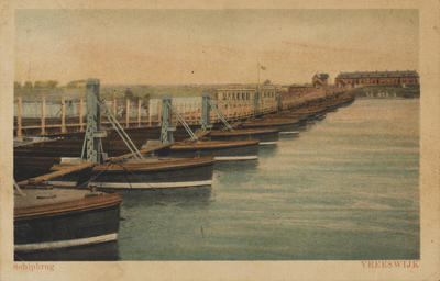 130413 Gezicht op de schipbrug over de Lek tussen Vreeswijk en Vianen.